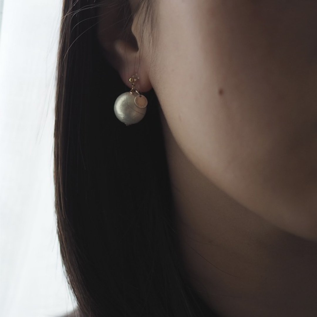 Earrings:The Doreen Earrings - E014 14K GF studs/E014 Resin ear clips,Japanese cotton pearl, gift, Japan made, USA, accessory, cream white, tailor made, 耳環，日本棉棉珠，14K包金，日本制，美國制，禮物，飾品，珍珠白，奶油白，淡金色，耳釘，耳夾，訂製 - 耳环/耳夹 - 棉 白色