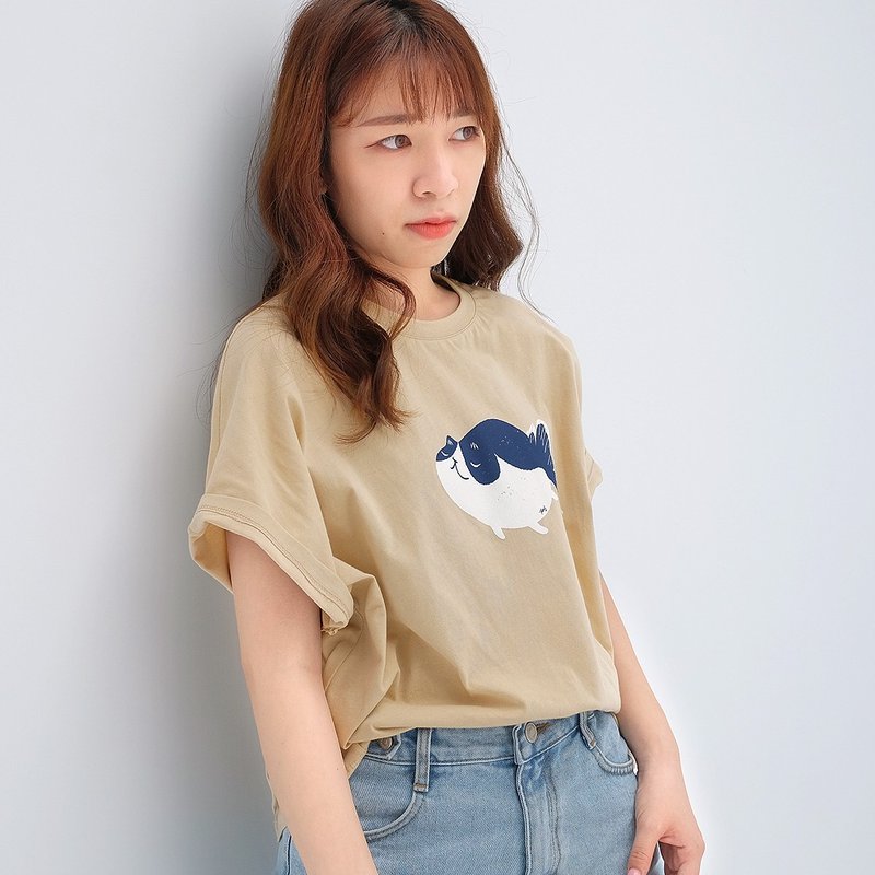 金鱼喵－纯棉T-Shirt - 女装 T 恤 - 棉．麻 卡其色