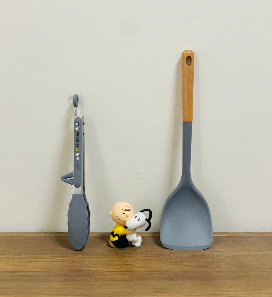 SNOOPY 食品级硅胶厨具 - 不锈钢食物夹 (9 寸) 及耐高温硅胶木柄锅铲 - 厨房用具 - 硅胶 灰色