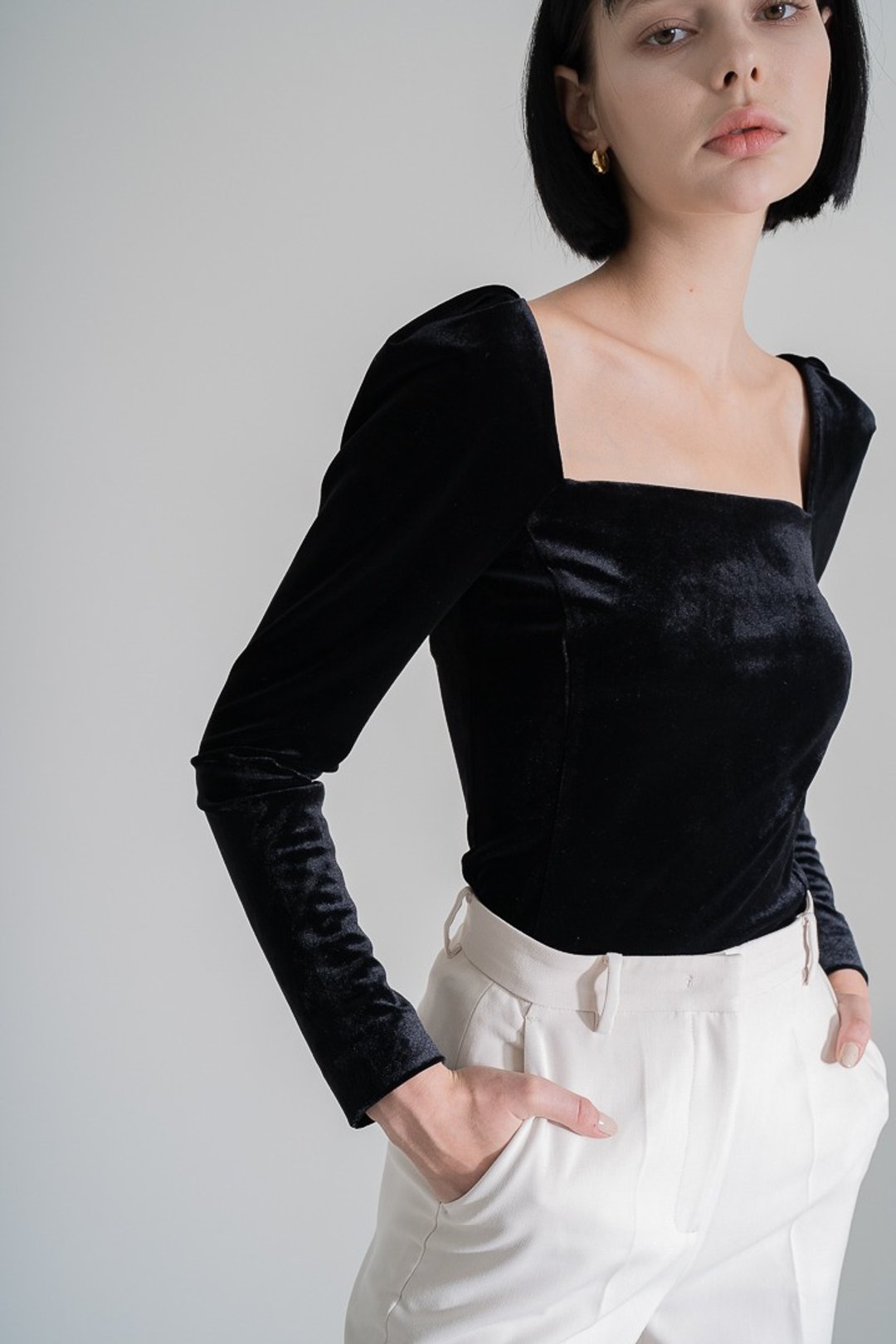 Square Neck Raglan Sleeve Blouse | 绒布方领美背拉克兰长袖 - 女装上衣 - 聚酯纤维 黑色