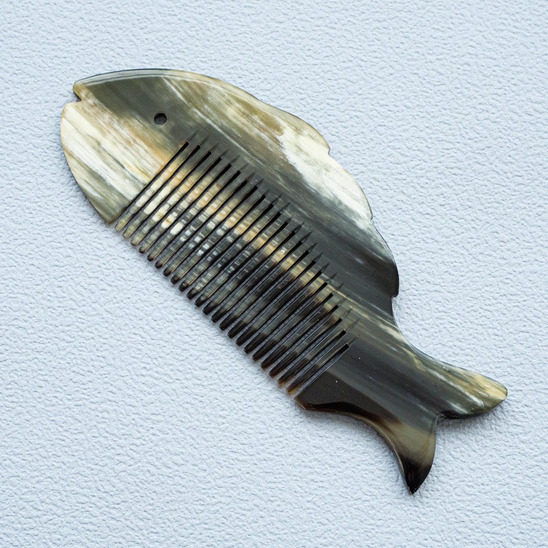 Buffalo Horn Comb / Big Fish - 彩妆刷具/镜子/梳子 - 其他材质 