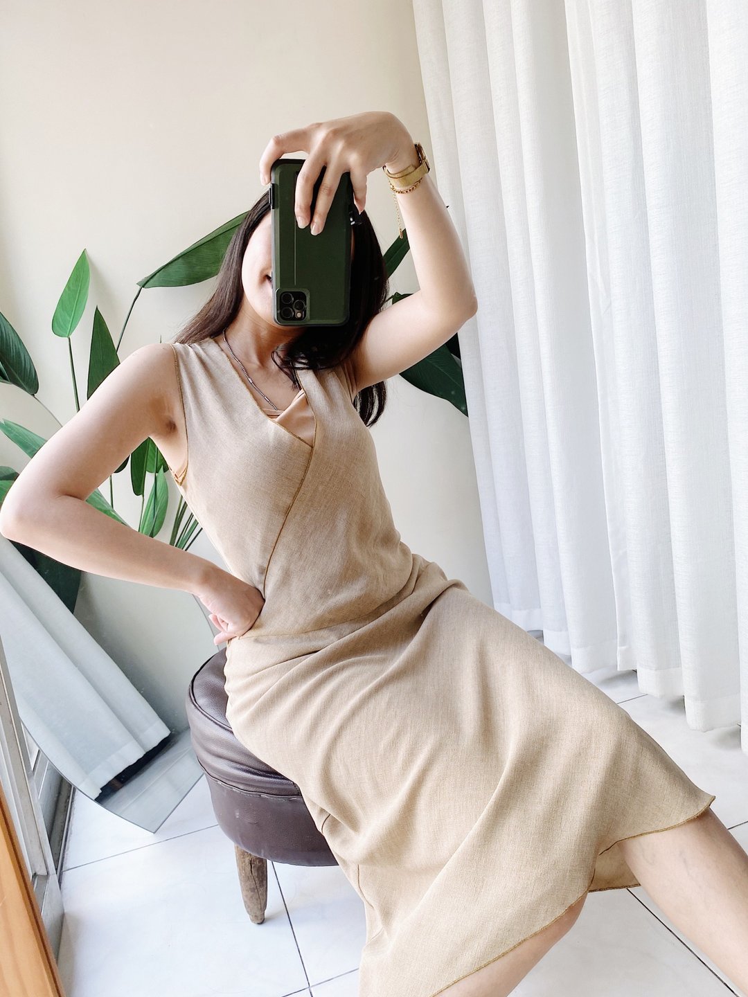 米杏色优雅大V领素面典雅女人 棉麻混纺质连身裙洋装长裙 dress - 洋装/连衣裙 - 棉 卡其色
