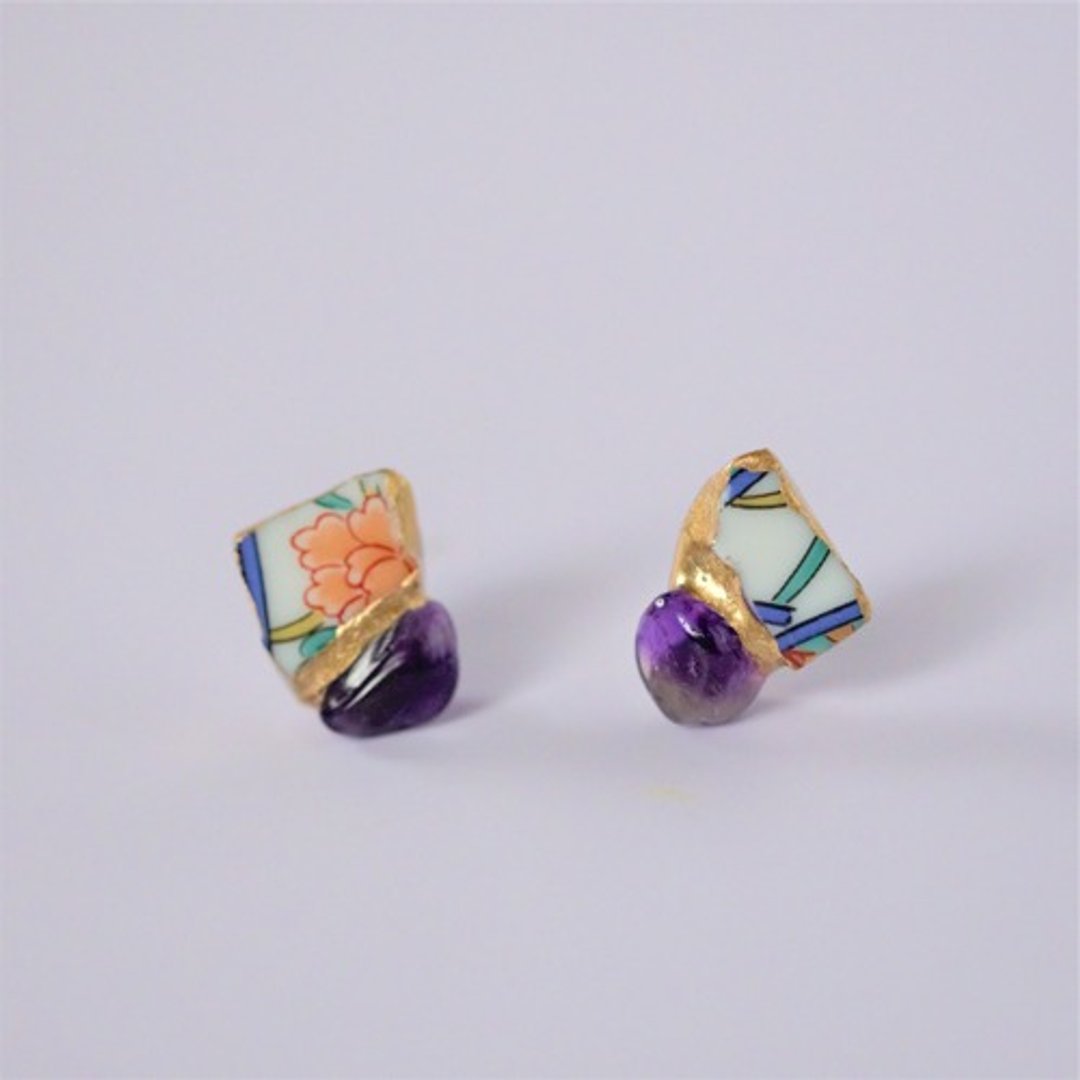 Imari ware porcelain piece x Kintsugi pierced Clip-On (salmon pink floral porcelain piece, amethyst) - 耳环/耳夹 - 陶 