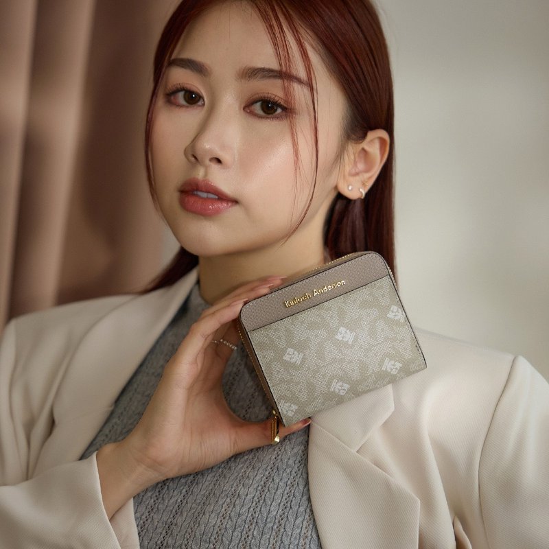 【金安德森】  Genevieve 经典老花压扣短夹-杏灰 - 皮夹/钱包 - 人造皮革 灰色