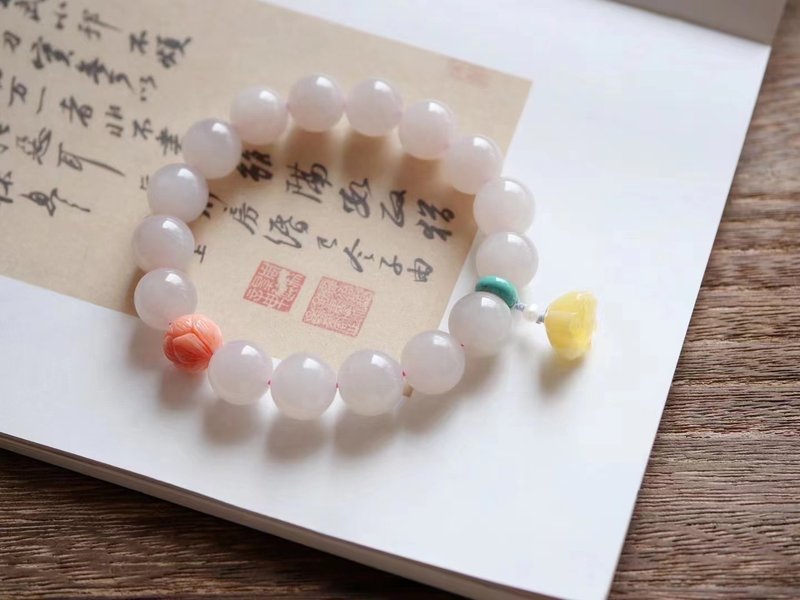 天然和阗玉/和田玉-青海藕粉玉 珊瑚莲花珠绿松蜜蜡 设计单圈手串 - 手链/手环 - 宝石 粉红色