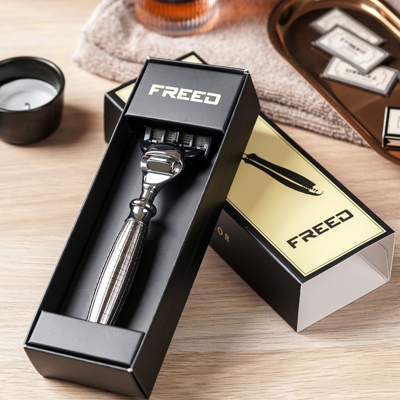 【FREED】蚀刻系列 - 五刀式刮胡刀 - 手雷款 定制化刻字 生日 - 男性清洁护肤品 - 其他金属 银色