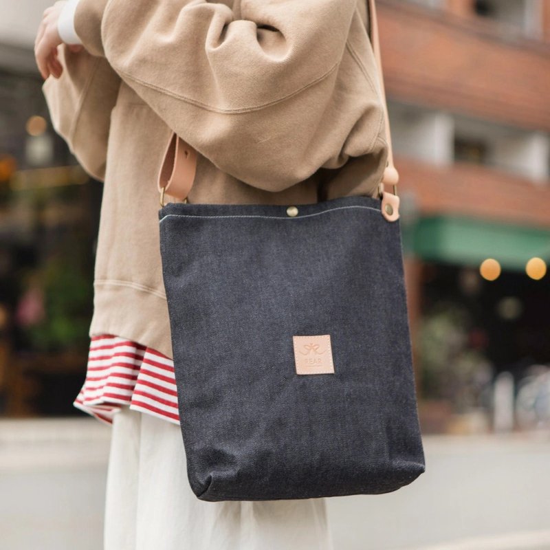 冈山牛仔布肩背包 栃木皮革 日本制 男女通用牛仔包 REAR - 侧背包/斜挎包 - 真皮 蓝色