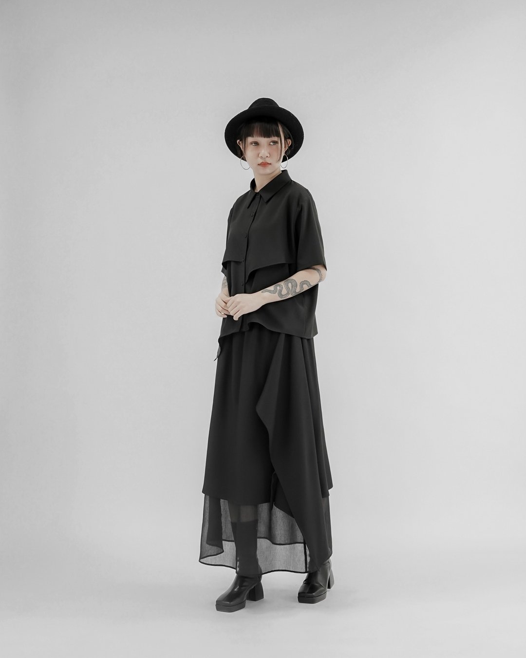 MUKK DESIGN 斜裁活片下摆尖角衬衫 - 女装衬衫 - 聚酯纤维 黑色