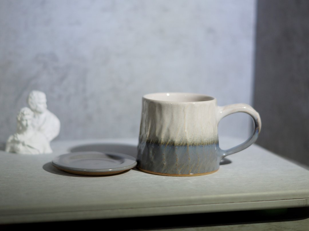 蕴灰白跳刀山形杯-约330ml,茶杯,马克杯,水杯,咖啡杯 - 咖啡杯/马克杯 - 陶 多色