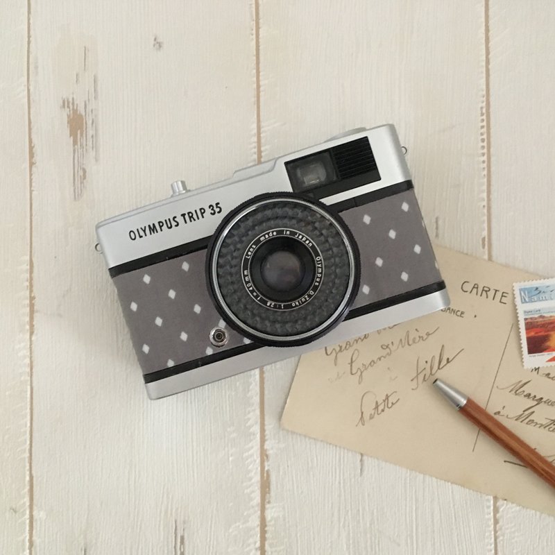 奥林巴斯TRIP 35胶片相机　带灰色圆点乙烯基涂层的棉花 - 相机 - 其他金属 灰色