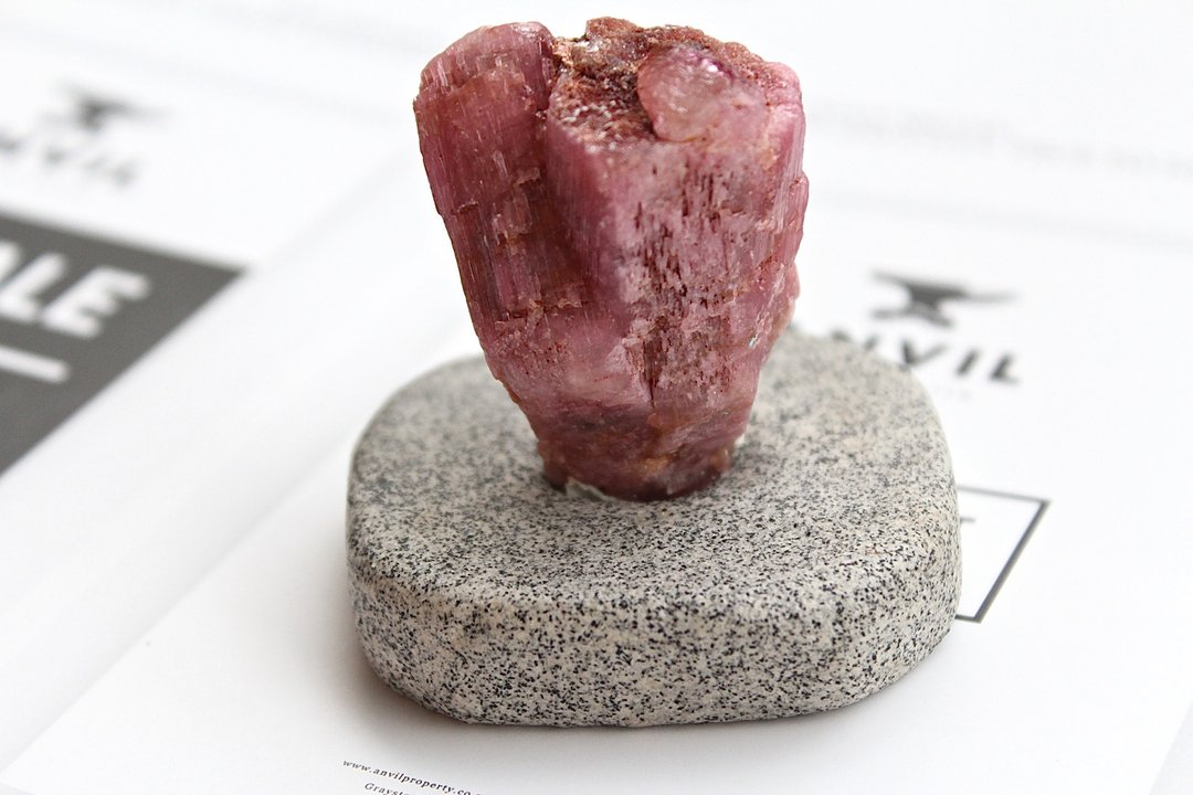 石栽 SHIZAI-粉色碧玺原矿-含底座 - 摆饰 - 宝石 粉红色