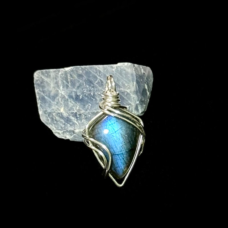 【伏流】 金属编织 拉长石项链 - 项链 - 水晶 蓝色