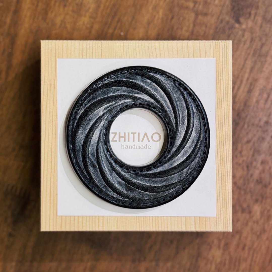 原创手工制作牛皮剑道刀镡 疾如旋踵 雾蜡黑 剑锷 Tsuba - 运动配件 - 真皮 黑色