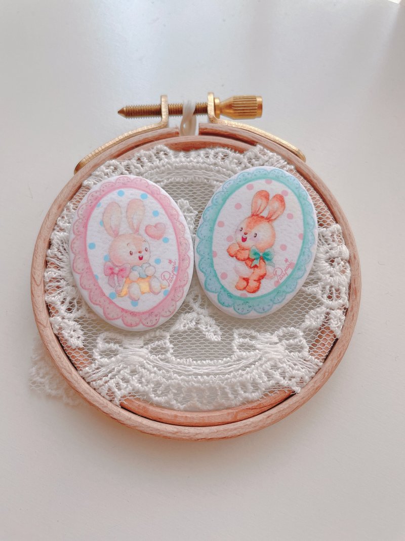 Bunny Sweet Vintage Brooch 胸针 - 胸针 - 其他金属 多色