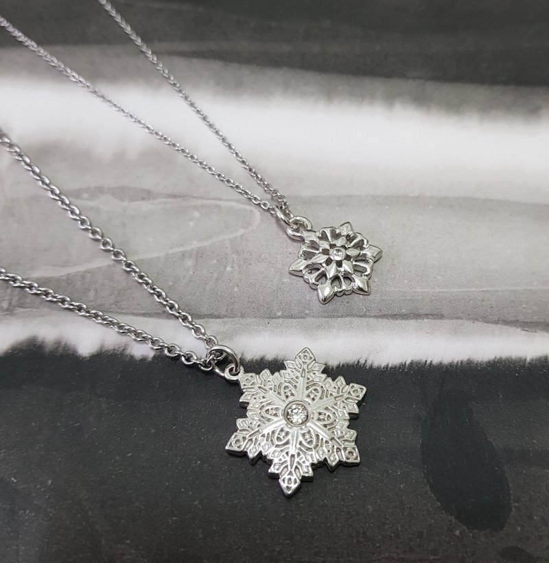 +纯爱如雪+ 925纯银饰晶钻雪花项链情侣对坠对链 钻色可换 - 项链 - 纯银 银色