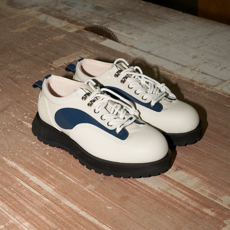 C.C.A Mountaineering 大頭皮鞋 攀登鞋 登山鞋 無性別穿搭 藍白 - 女款休闲鞋 - 真皮 白色