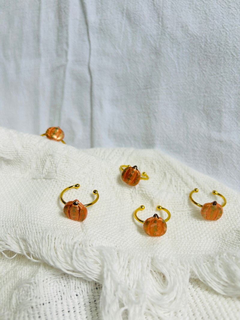 【手作石塑黏土】可爱南瓜造型戒指 日常百搭款 秋冬必备饰品 - 戒指 - 其他材质 