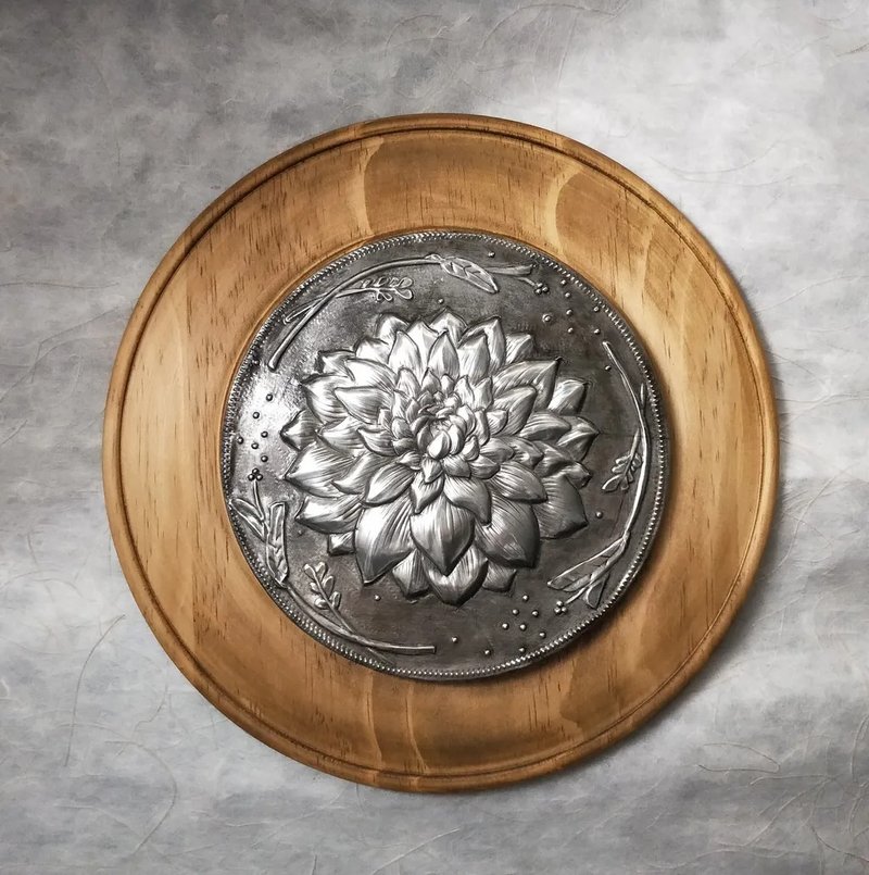 【居家摆件】静雅莲华│锡雕│艺术品│收藏品│木纹 - 摆饰 - 其他金属 银色