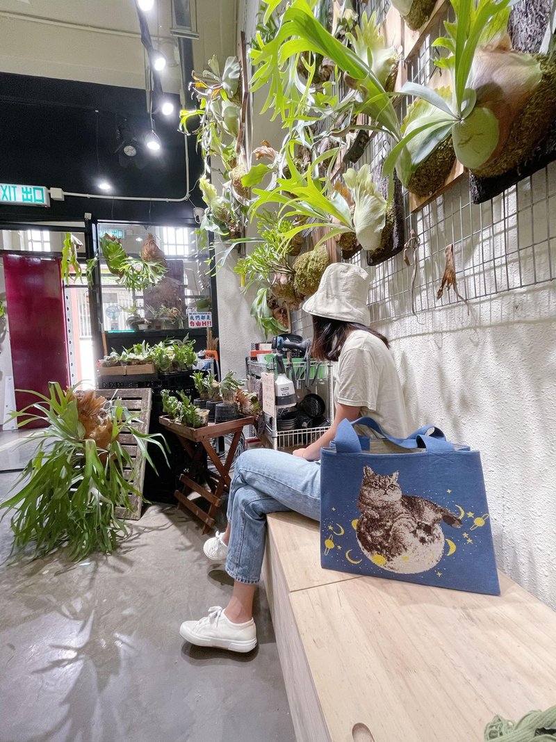 Loxe 香港制造 Tote Bag 手提包 猫星球 - 手提包/手提袋 - 棉．麻 蓝色