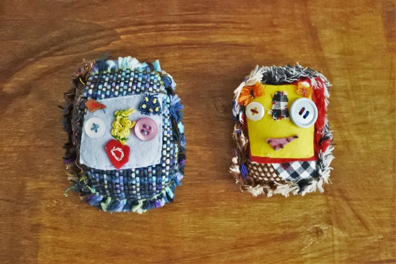 Face brooch yellow (right) - 胸针 - 棉．麻 黄色