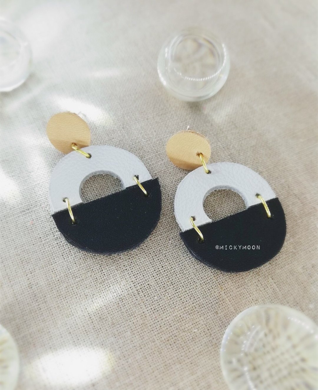 Handmade  geometric leather white black and brown - 耳环/耳夹 - 真皮 白色
