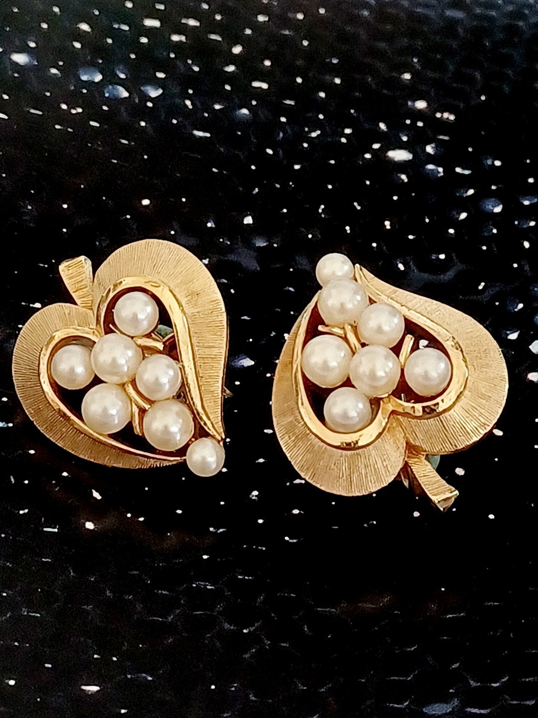 vintage jewelry  Trifari 刷金心型珍珠 夹式耳环 - 耳环/耳夹 - 其他金属 