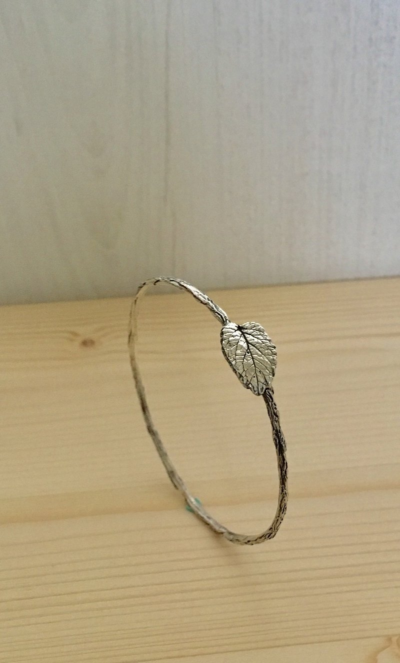 〔Petite Fille 手工银饰〕薄荷树叶纯银手镯 - 手链/手环 - 其他金属 银色