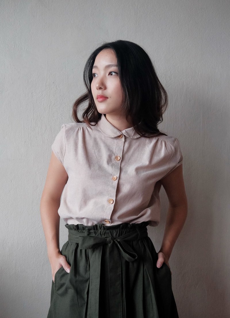 有领前扣棉质短袖上衣 _ MATOOM : 米白色 - 女装衬衫 - 棉．麻 卡其色