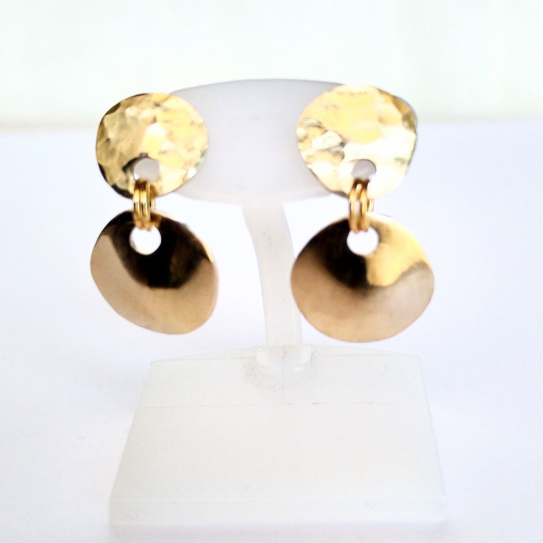 Dove dot earrings - 耳环/耳夹 - 铜/黄铜 金色