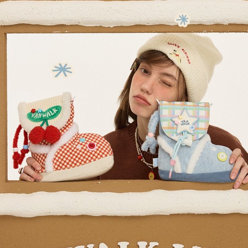 出走Vanwalk 台湾官方-雪少女系列-奶霜绒绒雪靴包 - 侧背包/斜挎包 - 其他人造纤维 多色