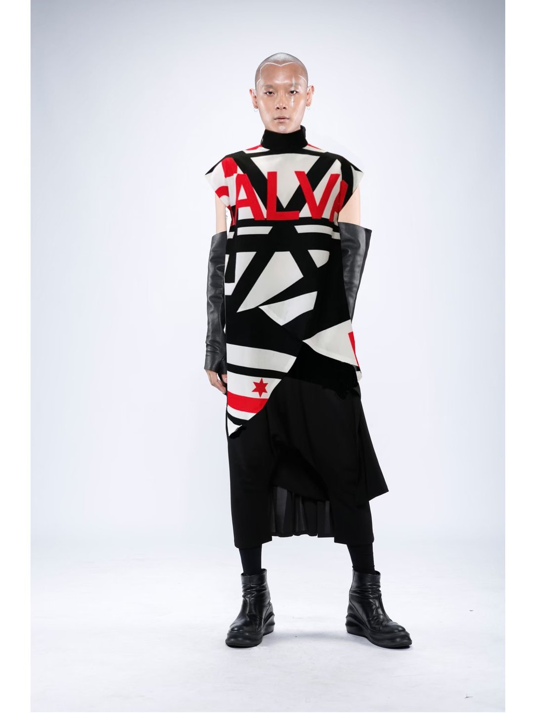 TURTLENECK SPORTY PRINT SLEEVELESS TOP - 洋装/连衣裙 - 棉．麻 