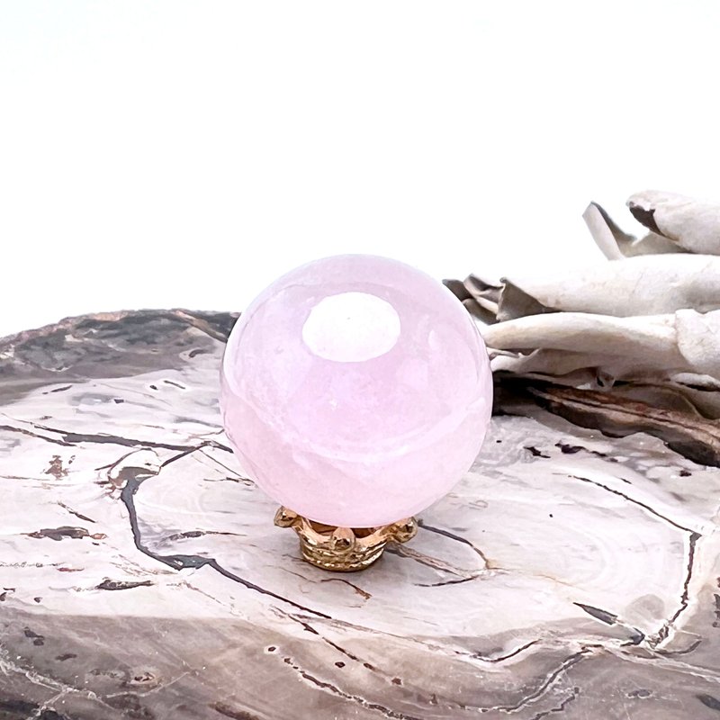 镜花。水晶球 人缘 桃花 疗愈 l 星光粉晶球 有矿坑 福利品 l - 摆饰 - 水晶 粉红色