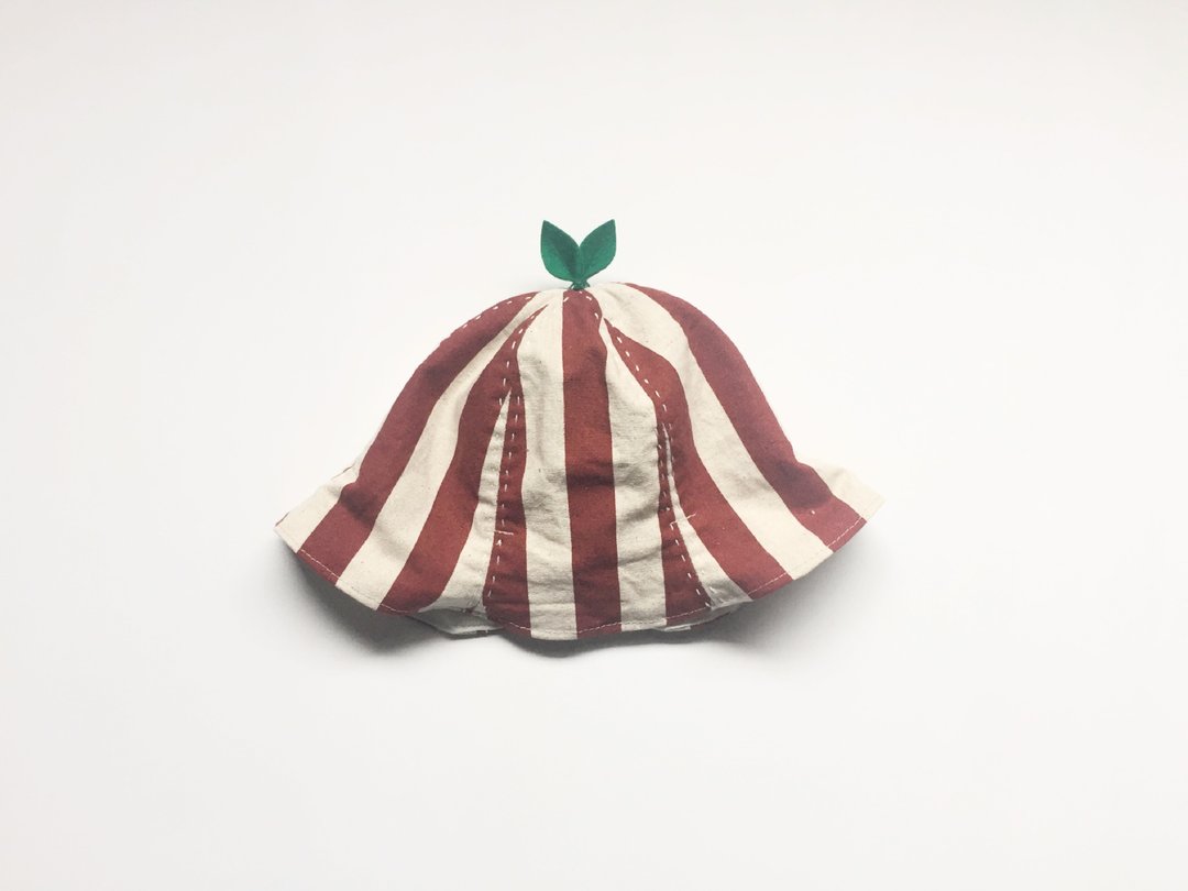 Grow Up! Leaf Hat / Red Stripes - 围嘴/口水巾 - 棉 红色