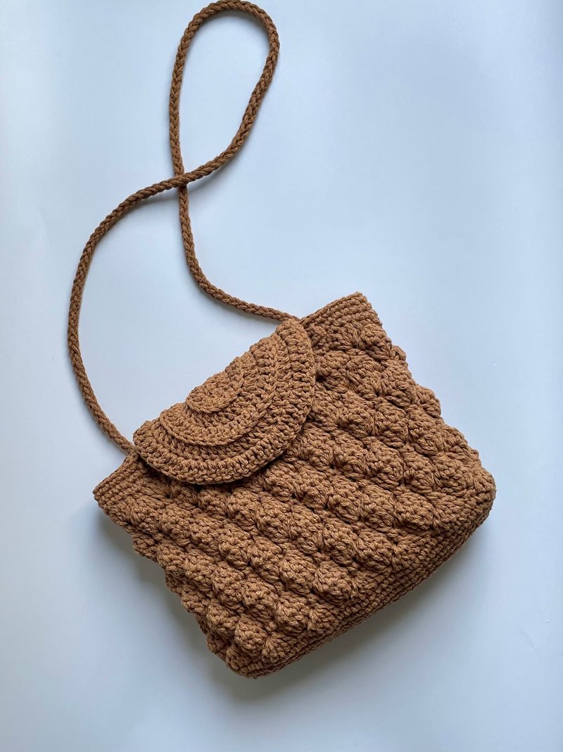 棉线编织立体葡萄纹斜背包单肩两用信封包 - 侧背包/斜挎包 - 棉．麻 咖啡色