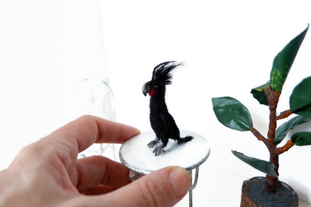 Miniature black cockatoo parrot, 1:12 scale, will do to order - 玩偶/公仔 - 其他材质 黑色
