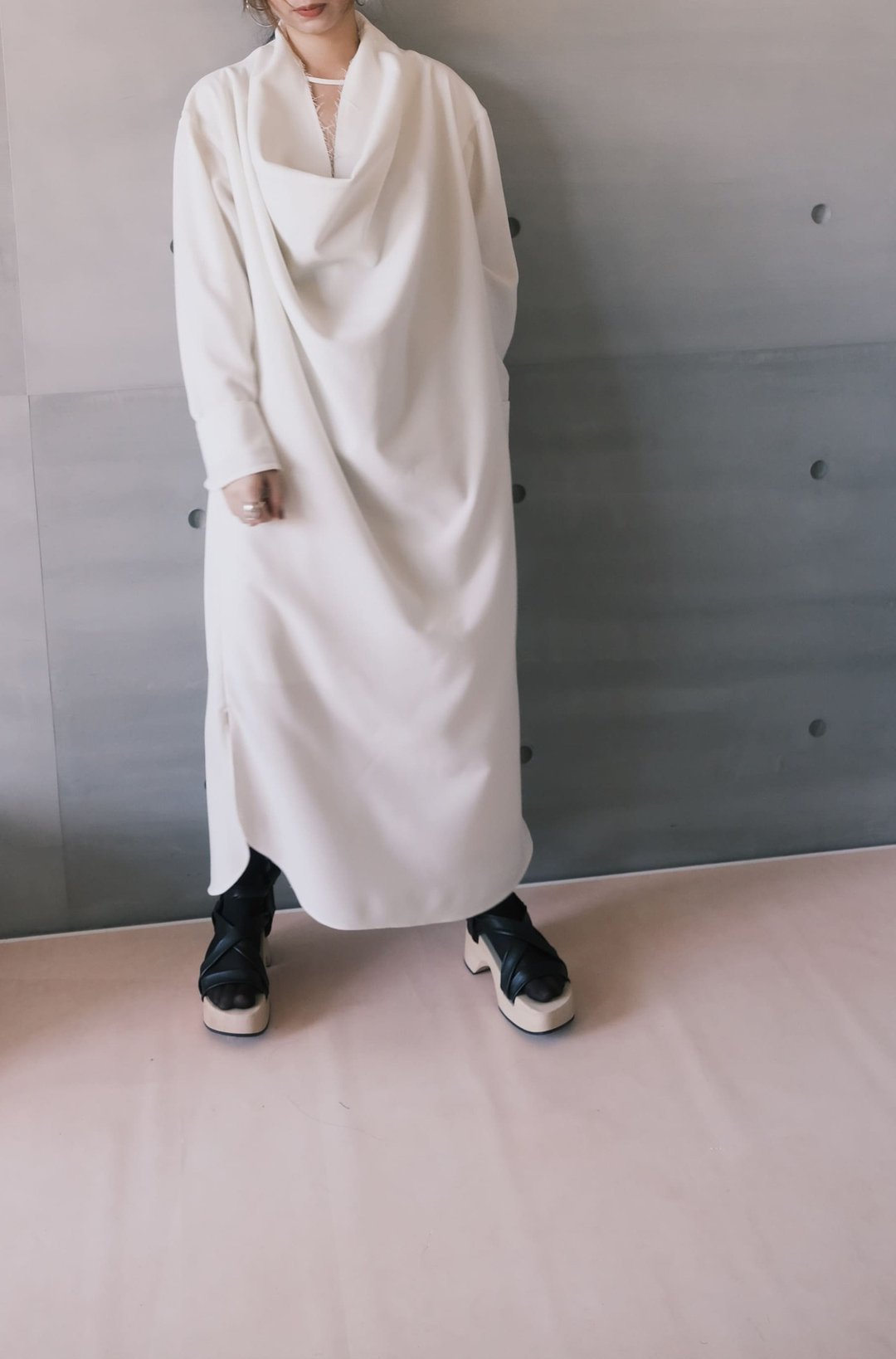 领口垂坠羊毛长洋装 - 洋装/连衣裙 - 羊毛 