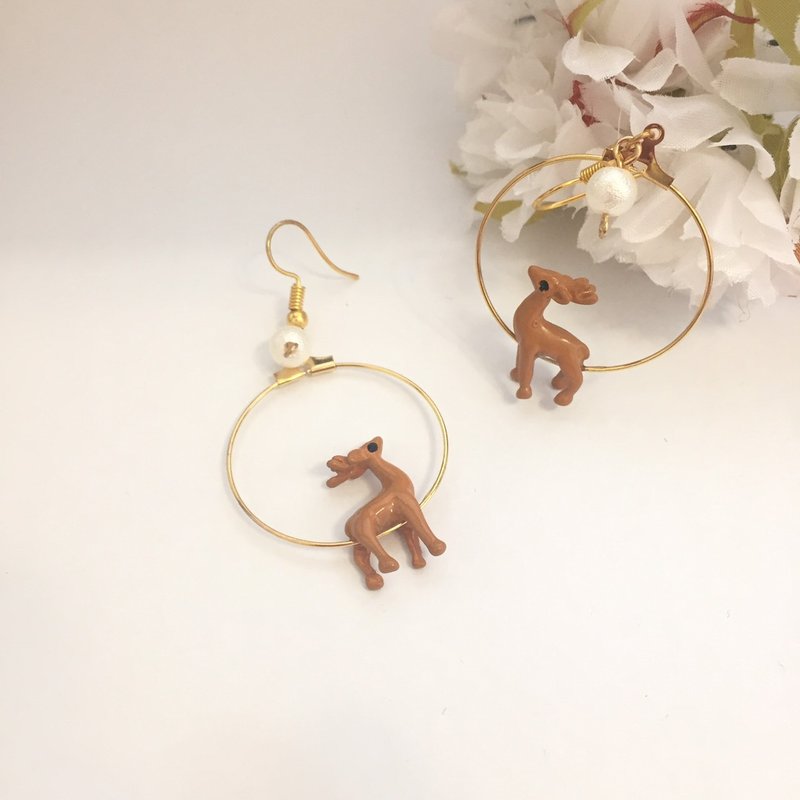 小鹿金属圈圈珍珠耳环 - 耳环/耳夹 - 陶 咖啡色