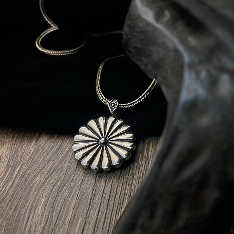 漫想日都系列【十六叶皇菊】925纯银坠饰 | 日本文化 唐草 菊纹 - 项链 - 纯银 银色