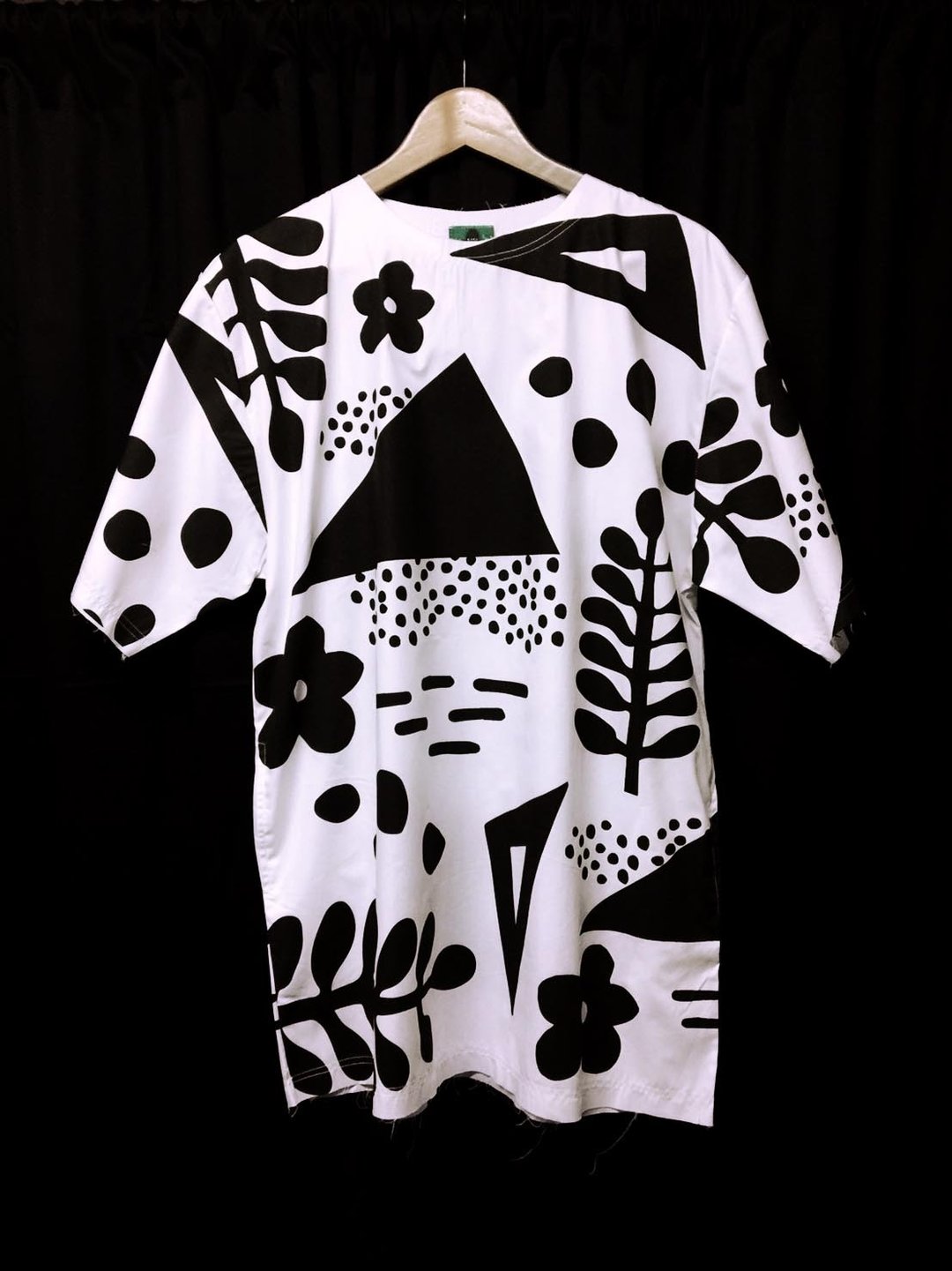 Oversize flower print - 洋装/连衣裙 - 棉．麻 白色