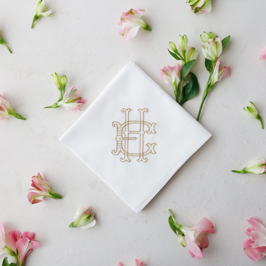 两条一组 monogram 刺绣 婚礼手帕 联名对巾 姓名订制 婚礼派对 结婚式 新郎新娘 婚礼筹备 婚礼礼物 - 手帕/方巾 - 棉 白色