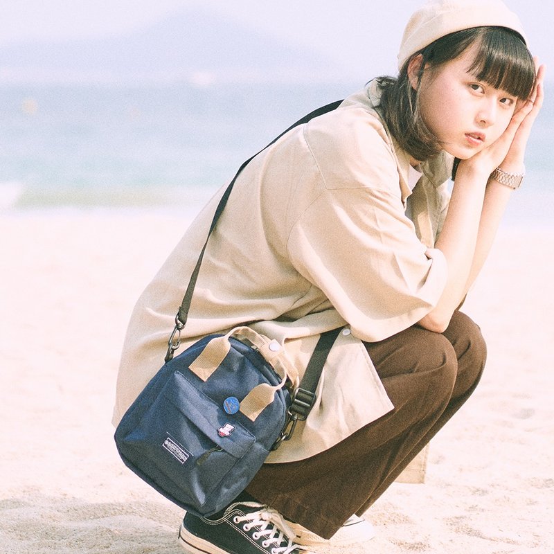 香港品牌 GOODWORK好活 简约轻巧防水斜背包 - 深蓝色 - 侧背包/斜挎包 - 聚酯纤维 蓝色