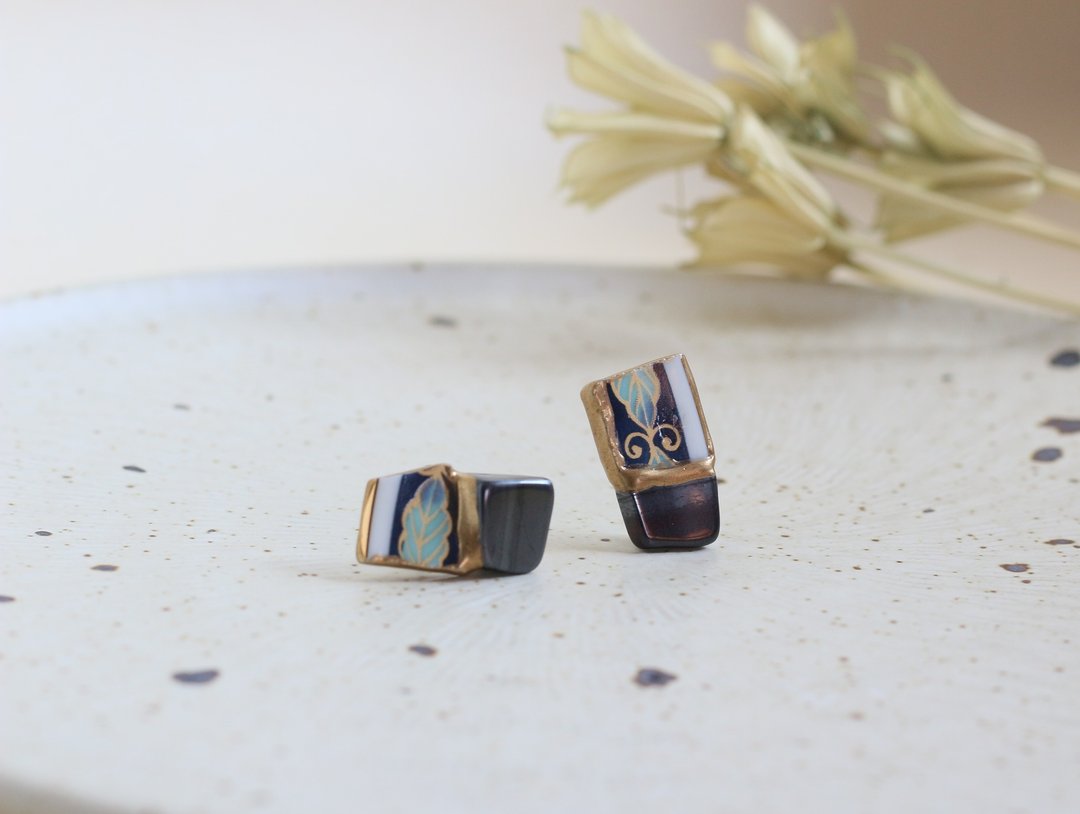 Made-to-order Arita ware Kintsugi Clip-On / Sugilite Natural flower lover floral Traditional craft Japanese clothing Gift - 耳环/耳夹 - 陶 黑色