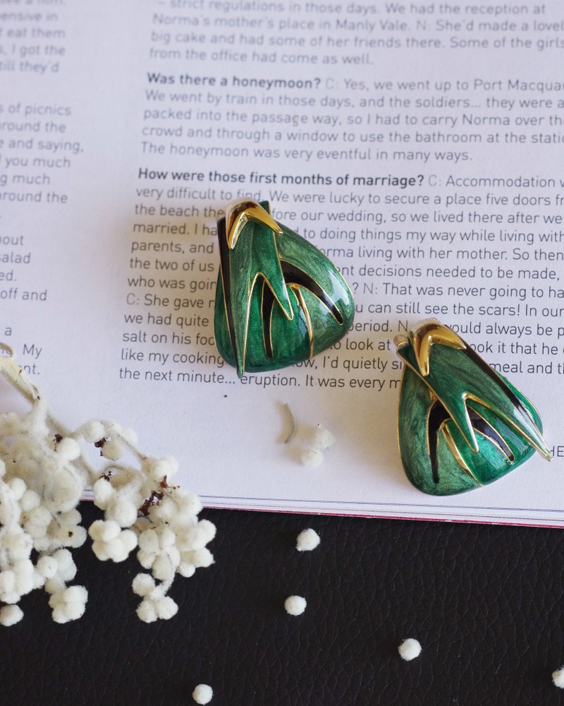 老又好古董珠宝 黑金绿三色珐琅夹式耳环 Orena Paris C356 - 耳环/耳夹 - 其他金属 绿色