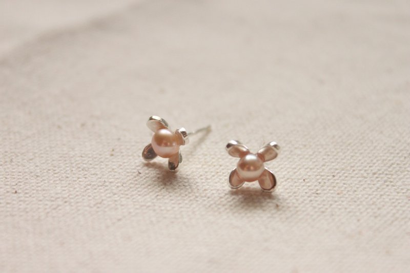 【给母亲】纯银耳环 天然淡水珍珠耳针 设计师手作商品 - 耳环/耳夹 - 纯银 银色