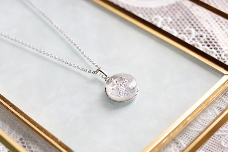 树脂艺术 圆形坠饰・纯洁指尖 - 项链 - 树脂 白色