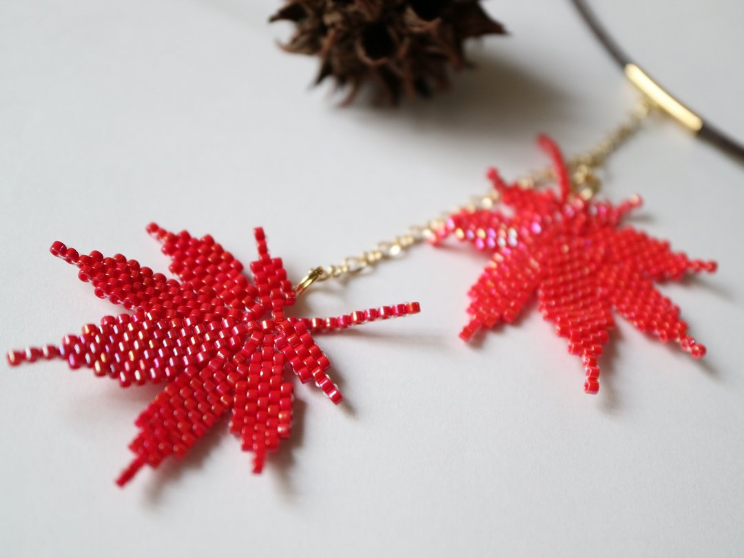 Iroha Autumn Leaves Necklace Red / Red Autumn Maple Japanese Maple Iroha Autumn Leaves Fallen Leaves Autumn Bright Red Delicate Bead Stitch Pendant Mountain Forest Forest Landscape Travel - 项链 - 玻璃 红色