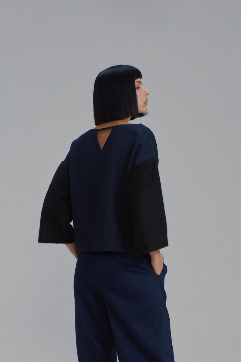 深蓝格毛料袖拼接上衣 - 女装上衣 - 棉．麻 蓝色