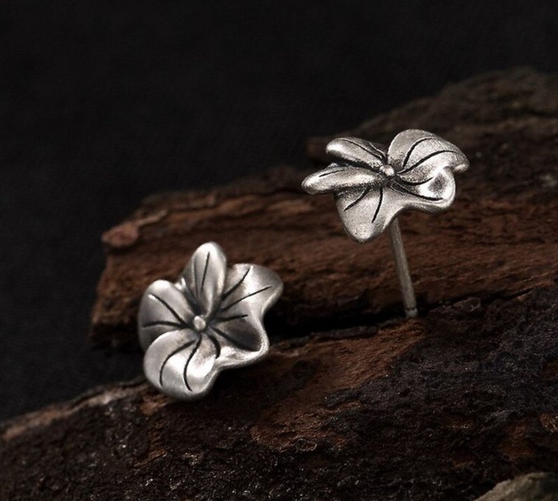 Real 925 Sterling Silver Handmade Engrave Lotus Leaf Stud Earrings for Women - 耳环/耳夹 - 纯银 银色