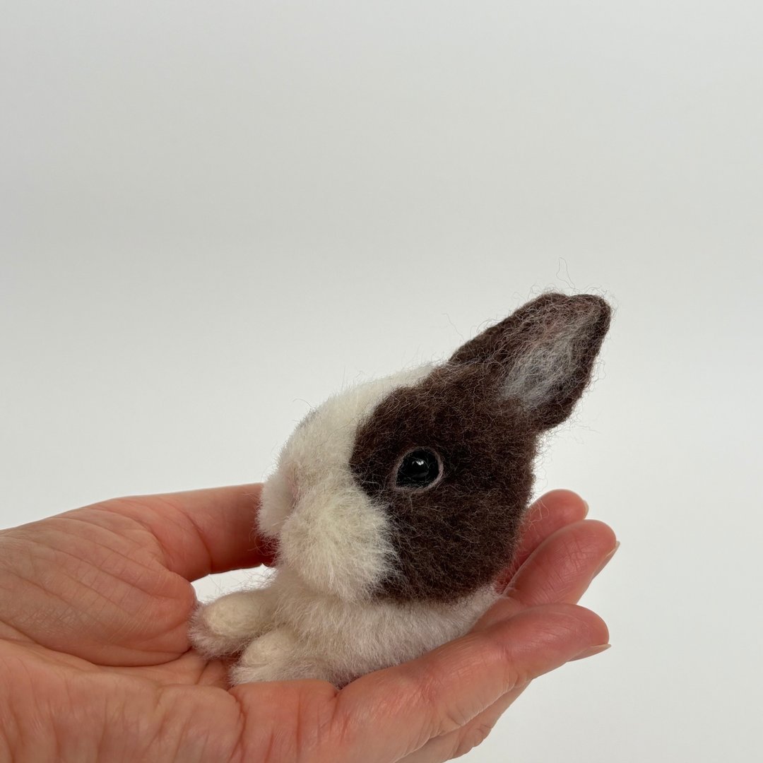 兔子侧脸胸针 荷兰侏儒兔 巧克力色调 Soft Brown Dutch Bunny Brooch - 玩偶/公仔 - 羊毛 咖啡色