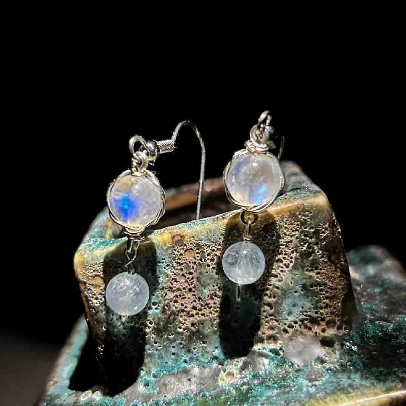 【独一无二款】月光石耳环 金属编织(钢针) - 耳环/耳夹 - 水晶 白色